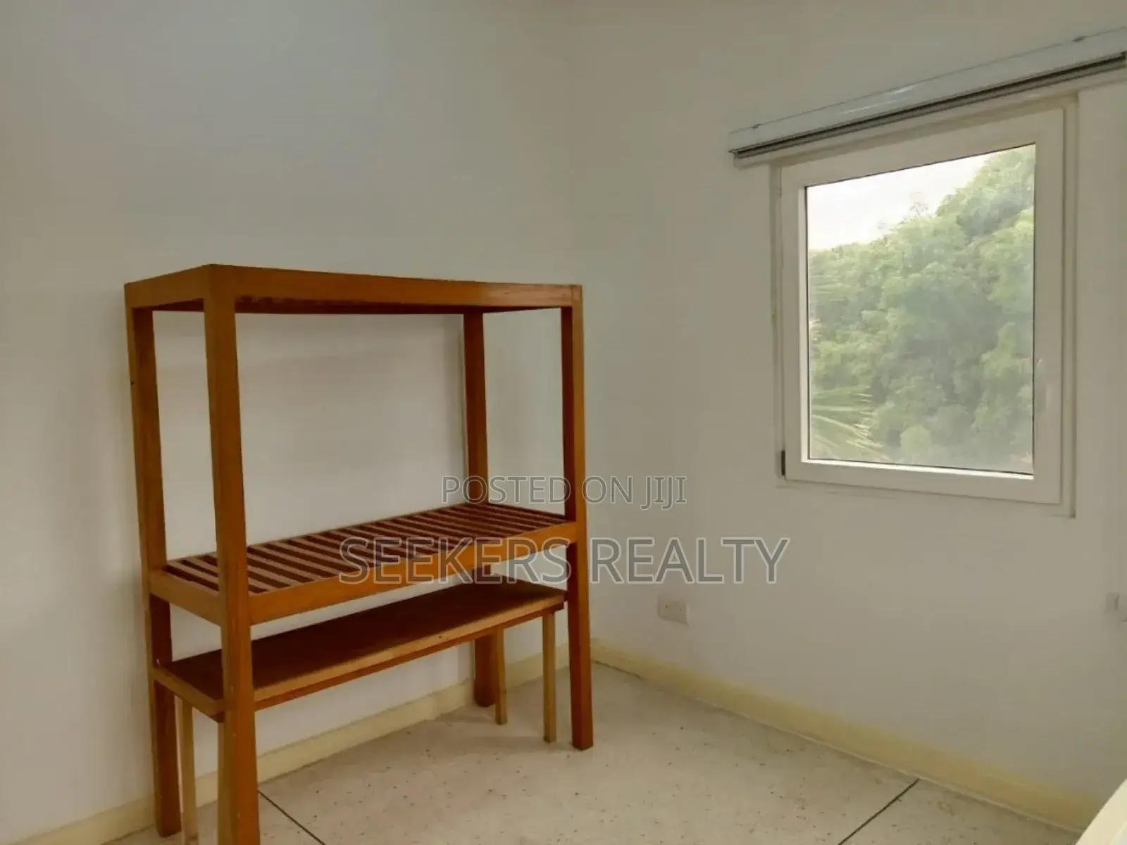 3rooms Office Space to Let in Osu