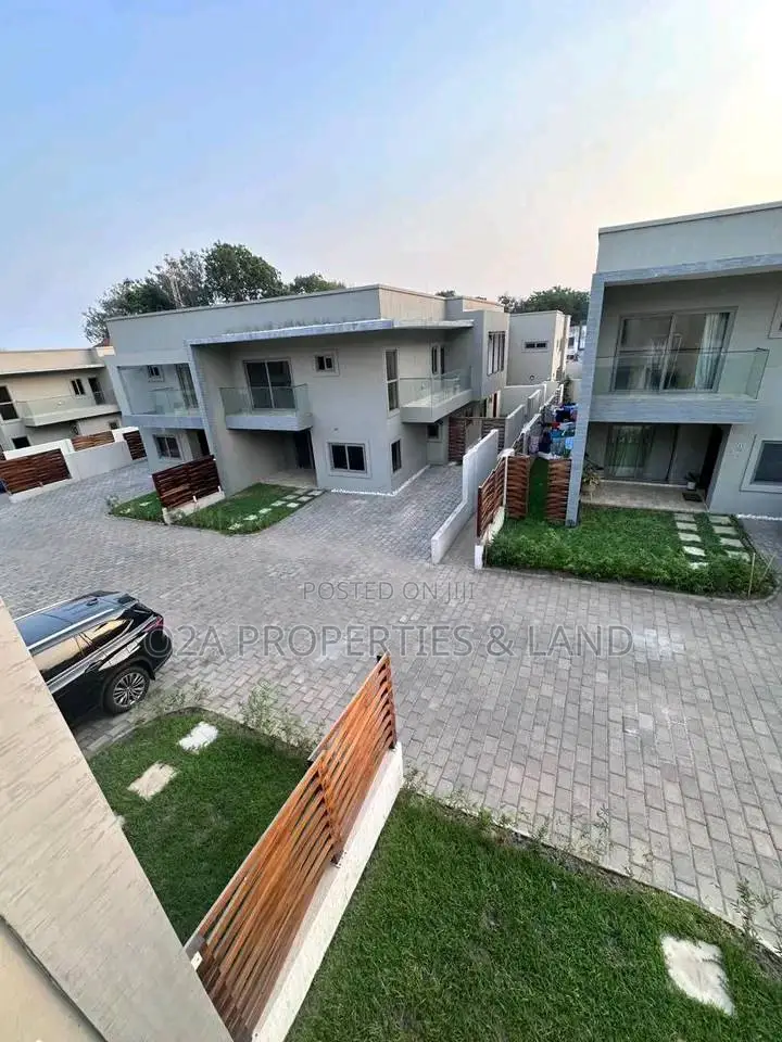 Furnished 4bdrm Townhouse / Terrace in Cantonment, Acquinas for rent in Acquinas