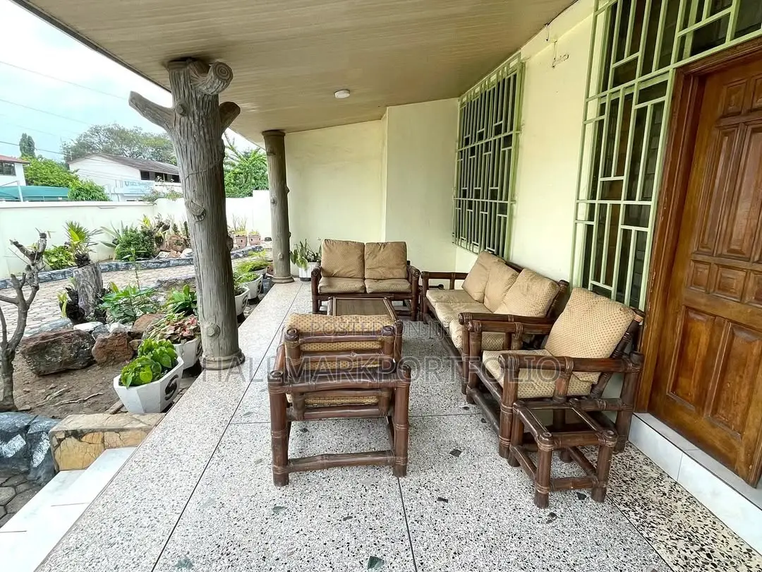5bdrm House in Kanda, Accra Metropolitan for sale in Accra Metropolitan