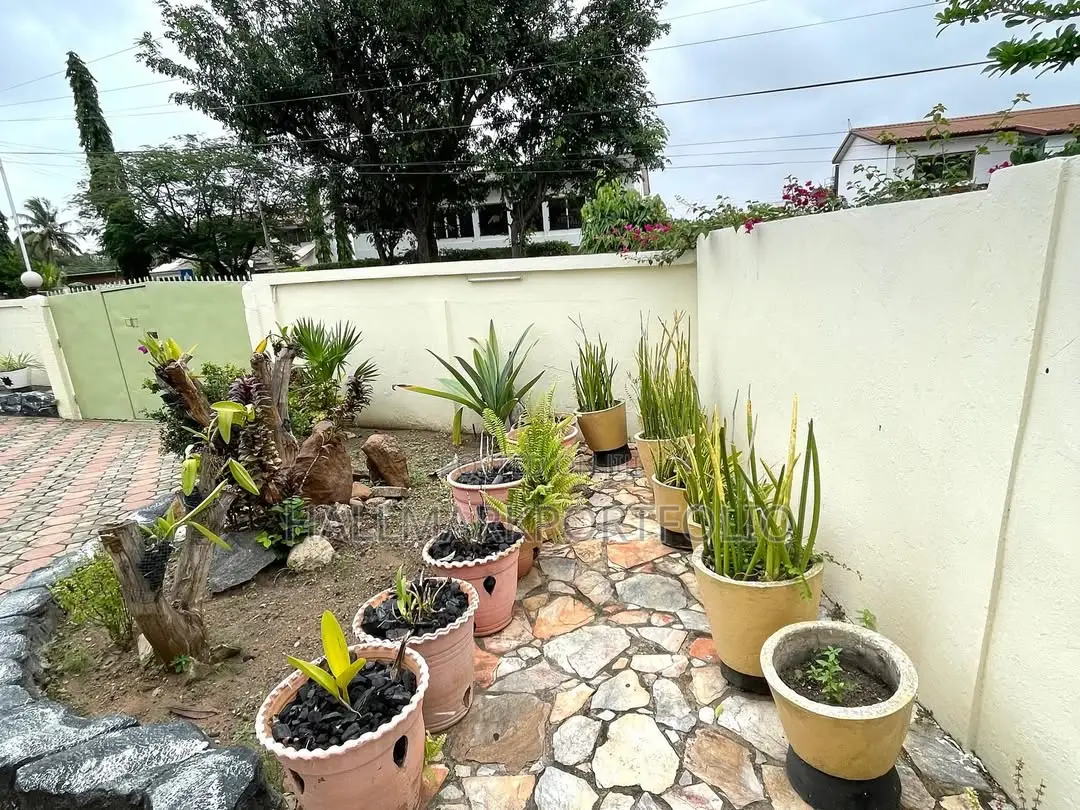 5bdrm House in Kanda, Accra Metropolitan for sale in Accra Metropolitan