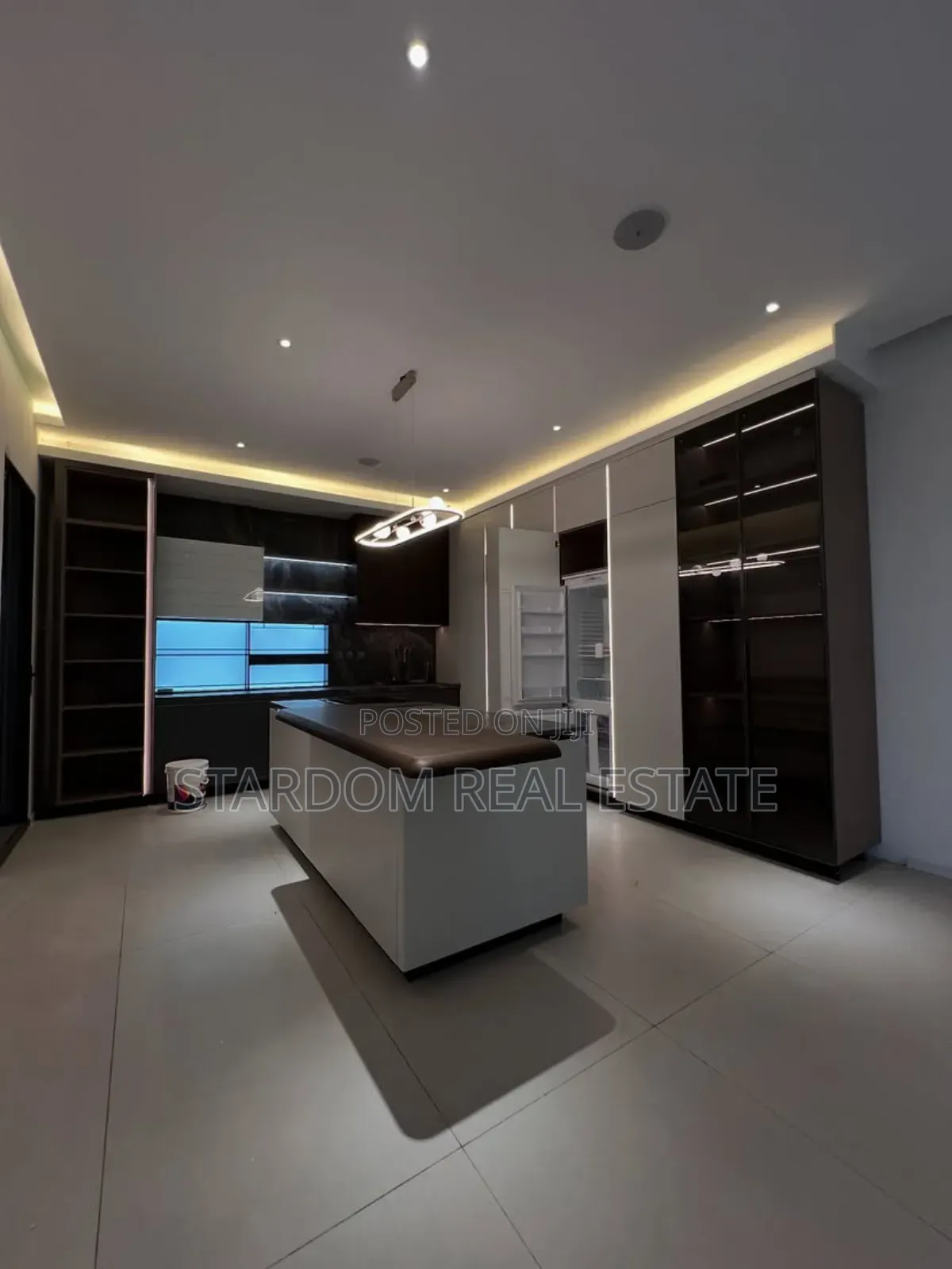 4bdrm Duplex in Cantonments for sale in Cantonments