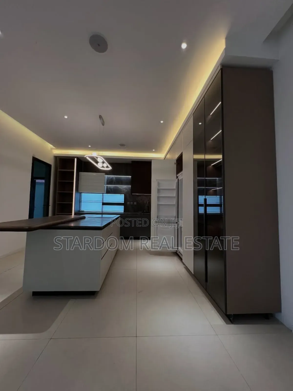 4bdrm Duplex in Cantonments for sale in Cantonments