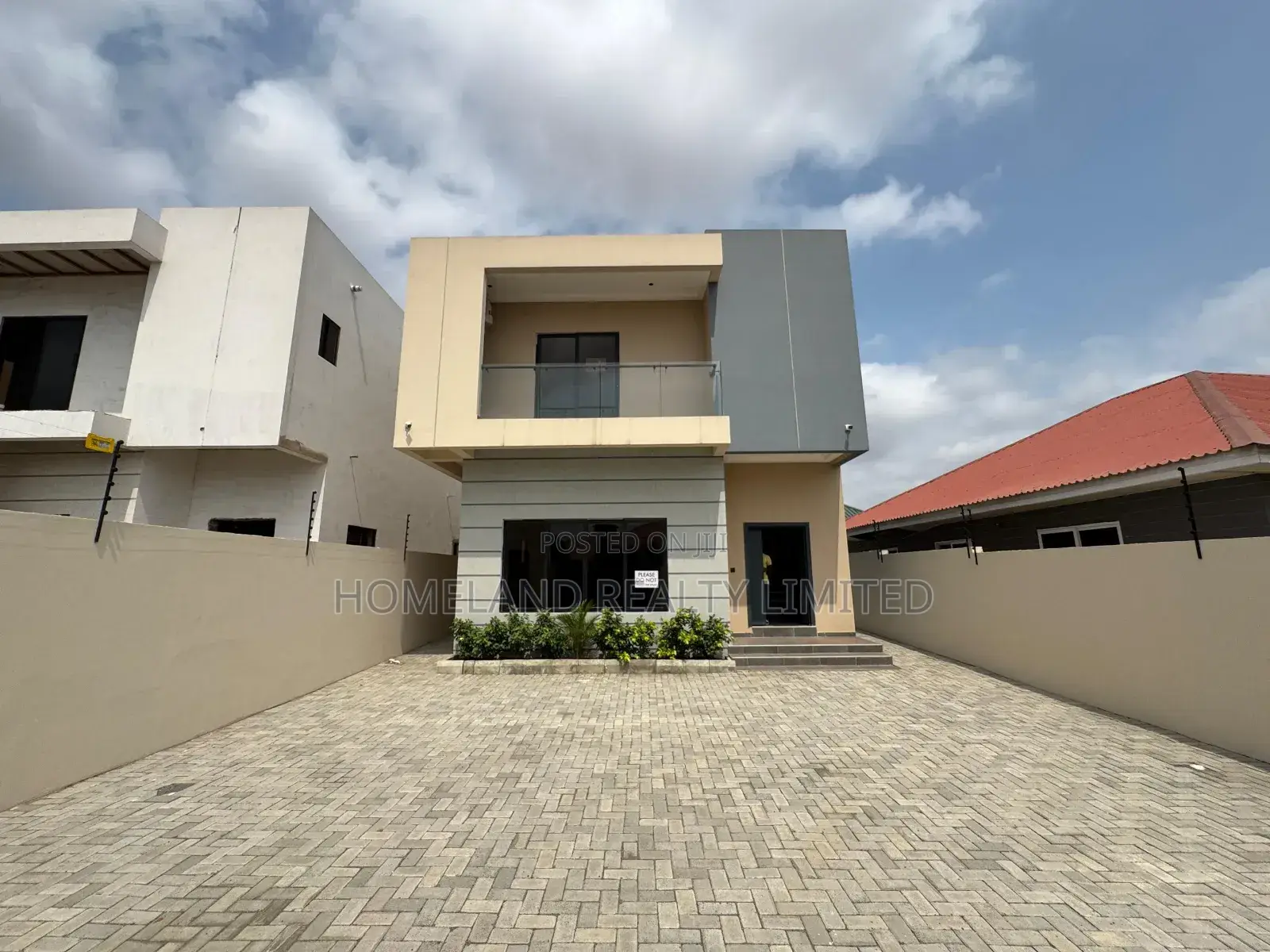 4bdrm Duplex in Lakeside Community 8, Accra Metropolitan for sale in Accra Metropolitan