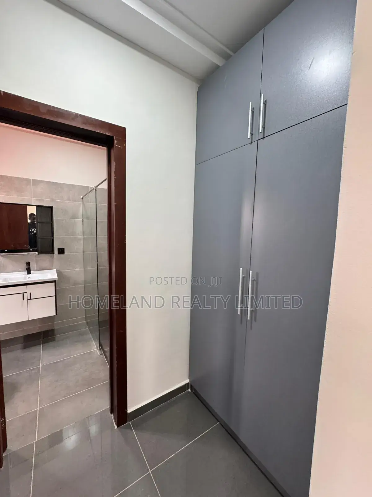 4bdrm Duplex in Lakeside Community 8, Accra Metropolitan for sale in Accra Metropolitan