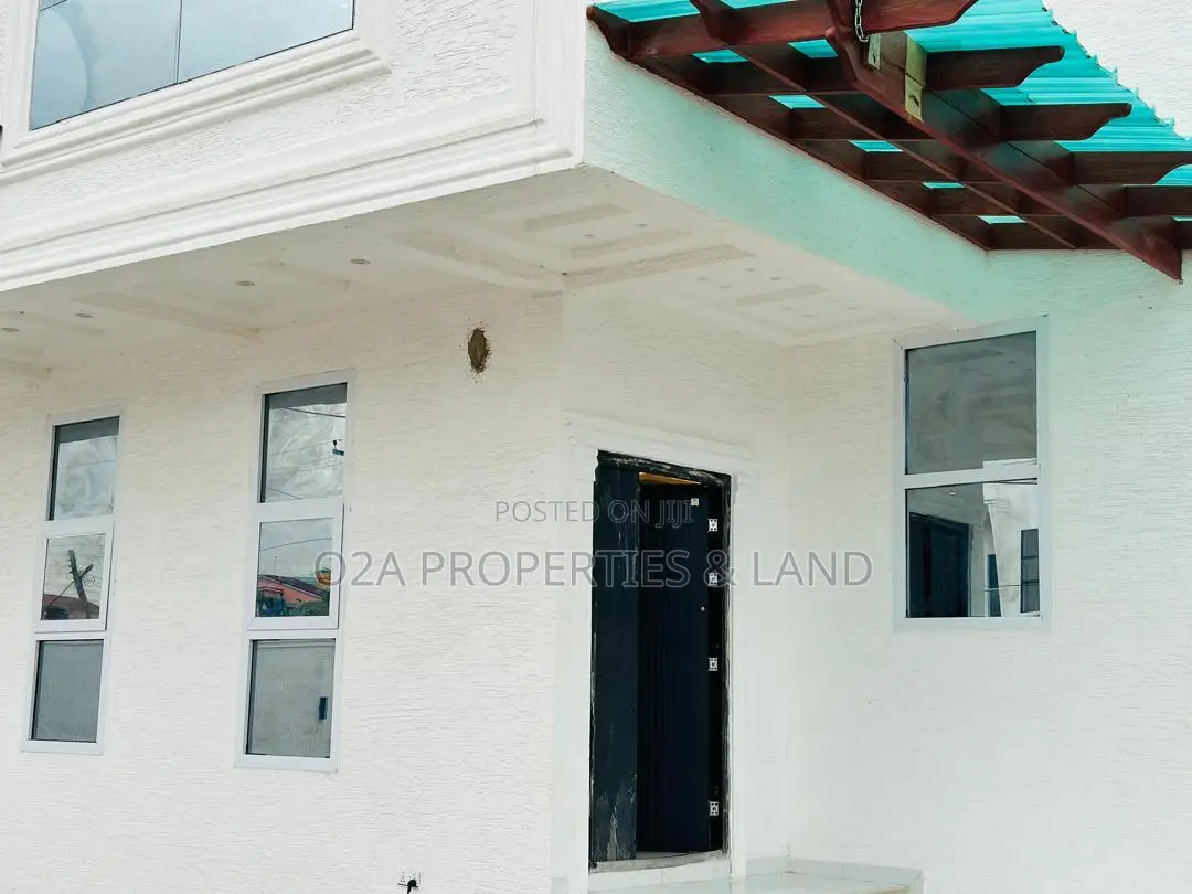 4bdrm House in Ashaley Botwe, Lake Side Estate for sale in Lake Side Estate