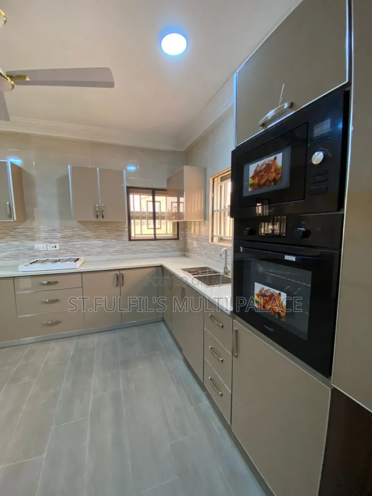 3bdrm House in Deffizzy Mall, Adenta for rent in Adenta