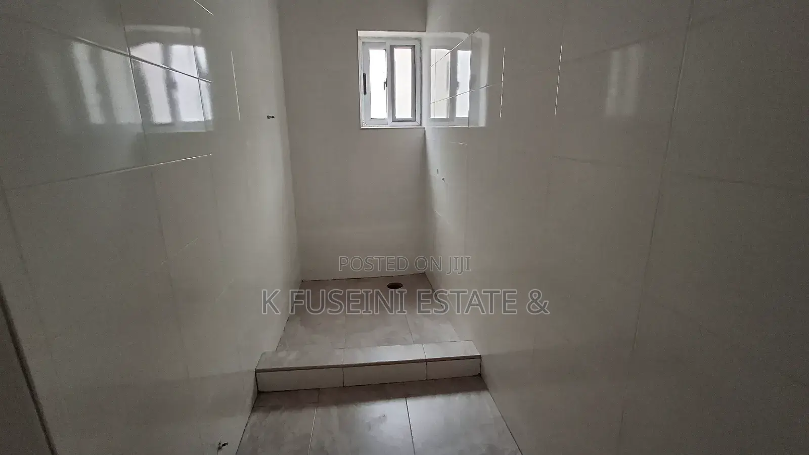12bdrm House in K Fuseini Estate, Kumasi Metropolitan for sale in Kumasi Metropolitan