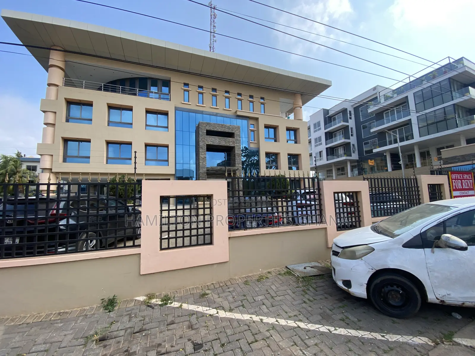 400 M/S Office Complex With Furniture Cabtonments in Cantonments