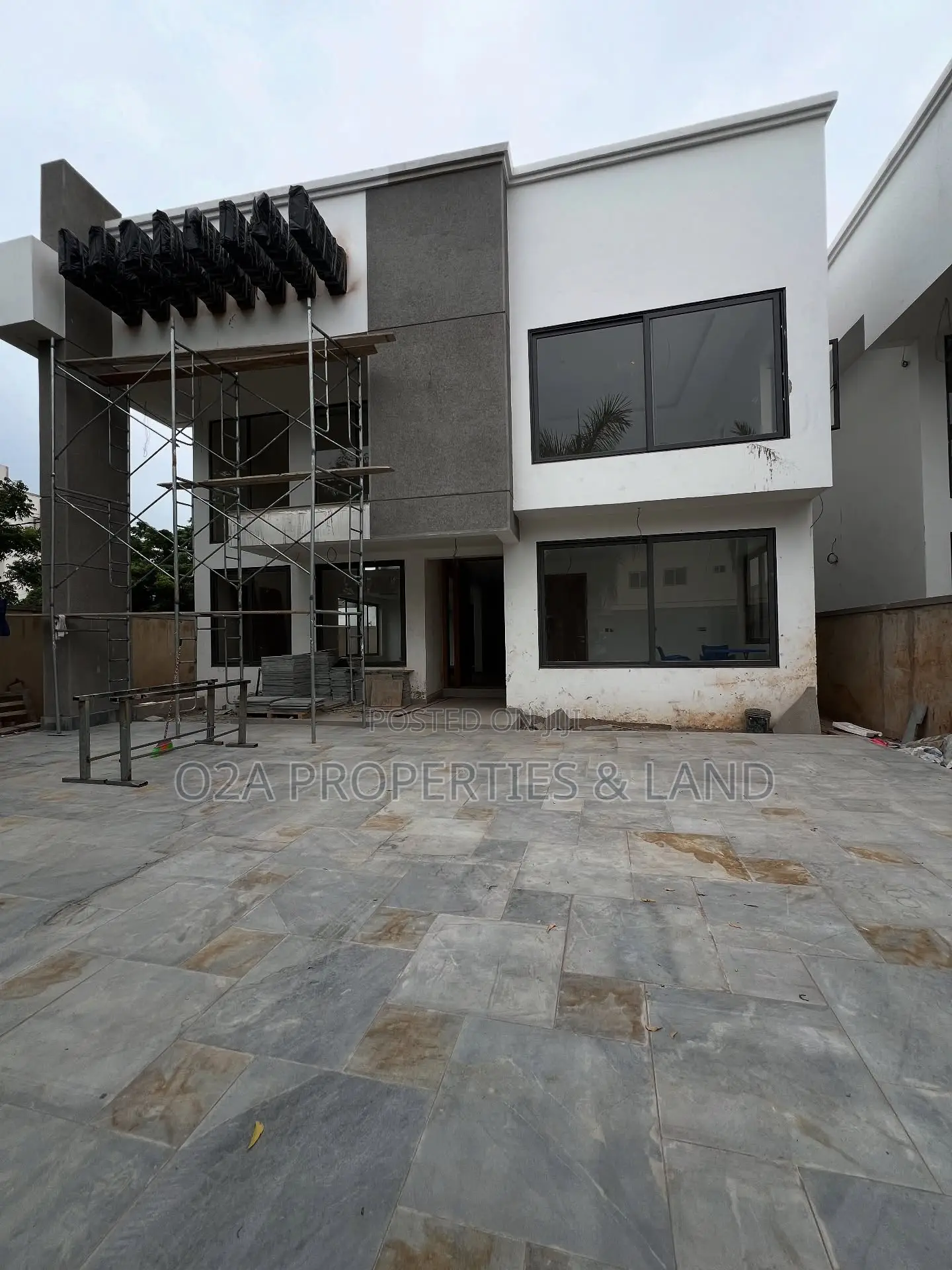 5bdrm House in Cantonments, Acquinas for sale in Acquinas