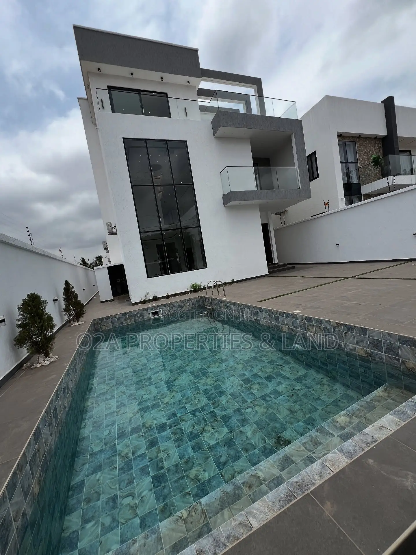 4bdrm House in Ashaley Botwe, Lake Side Estate for sale in Lake Side Estate