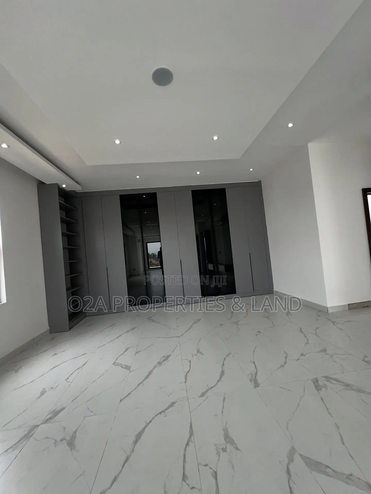 4bdrm House in Ashaley Botwe, Lake Side Estate for sale in Lake Side Estate