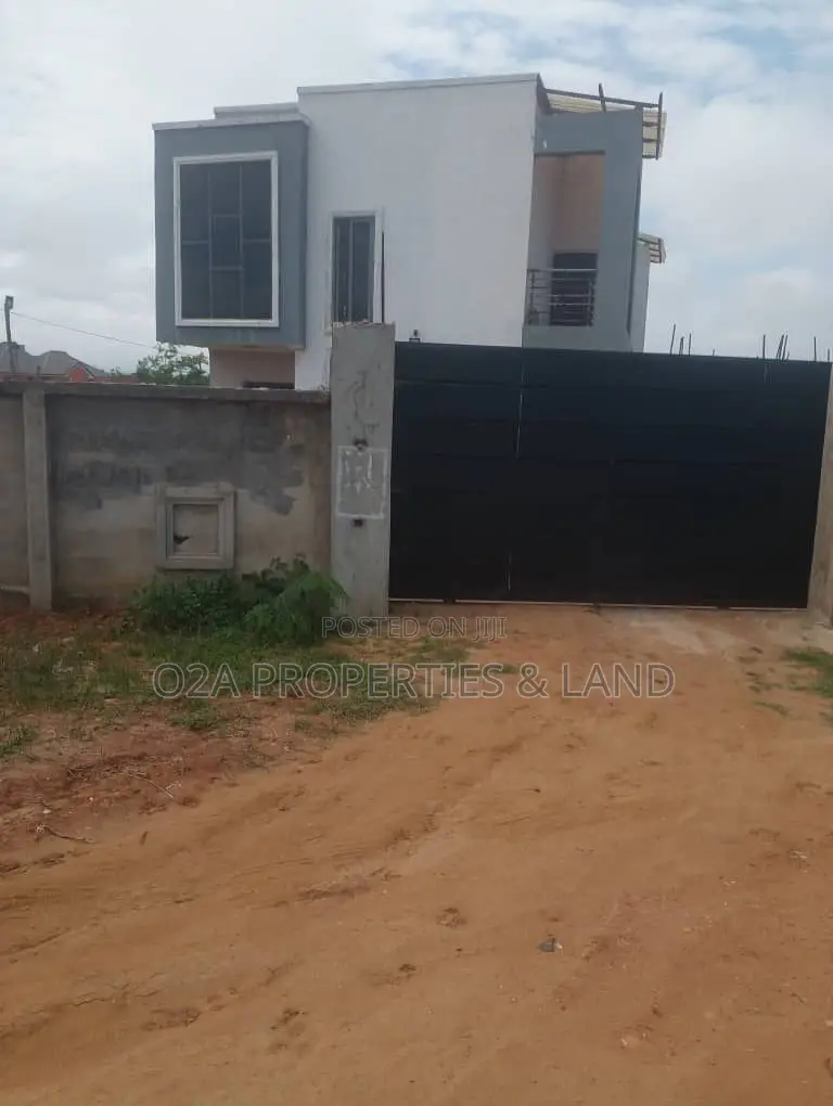 Furnished 4bdrm Townhouse/Terrace in Teshie Bushroad, New Town for sale in New Town