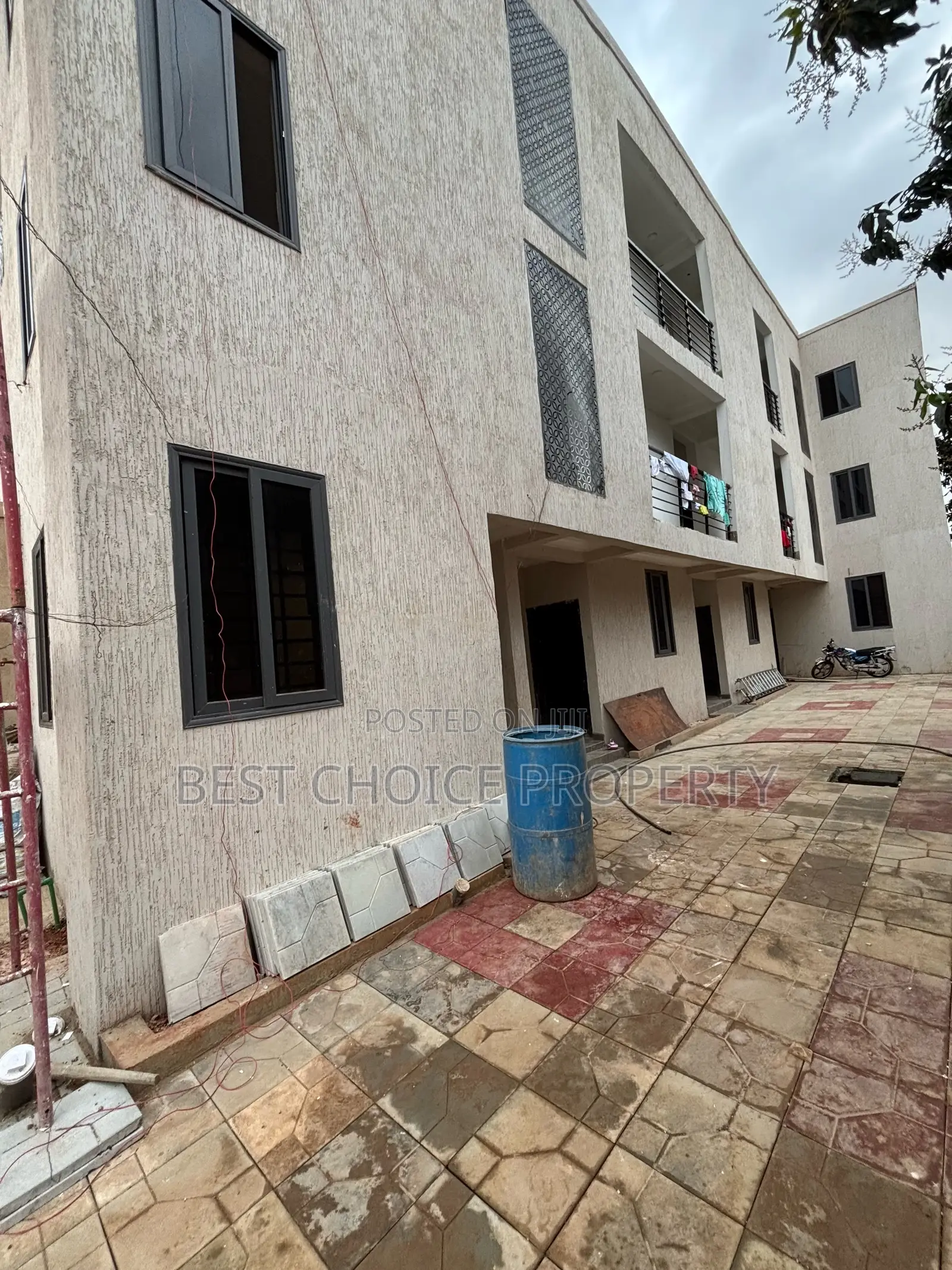 Ex Chamber and Hall Sc Lakeside Community One in Lake Side Estate