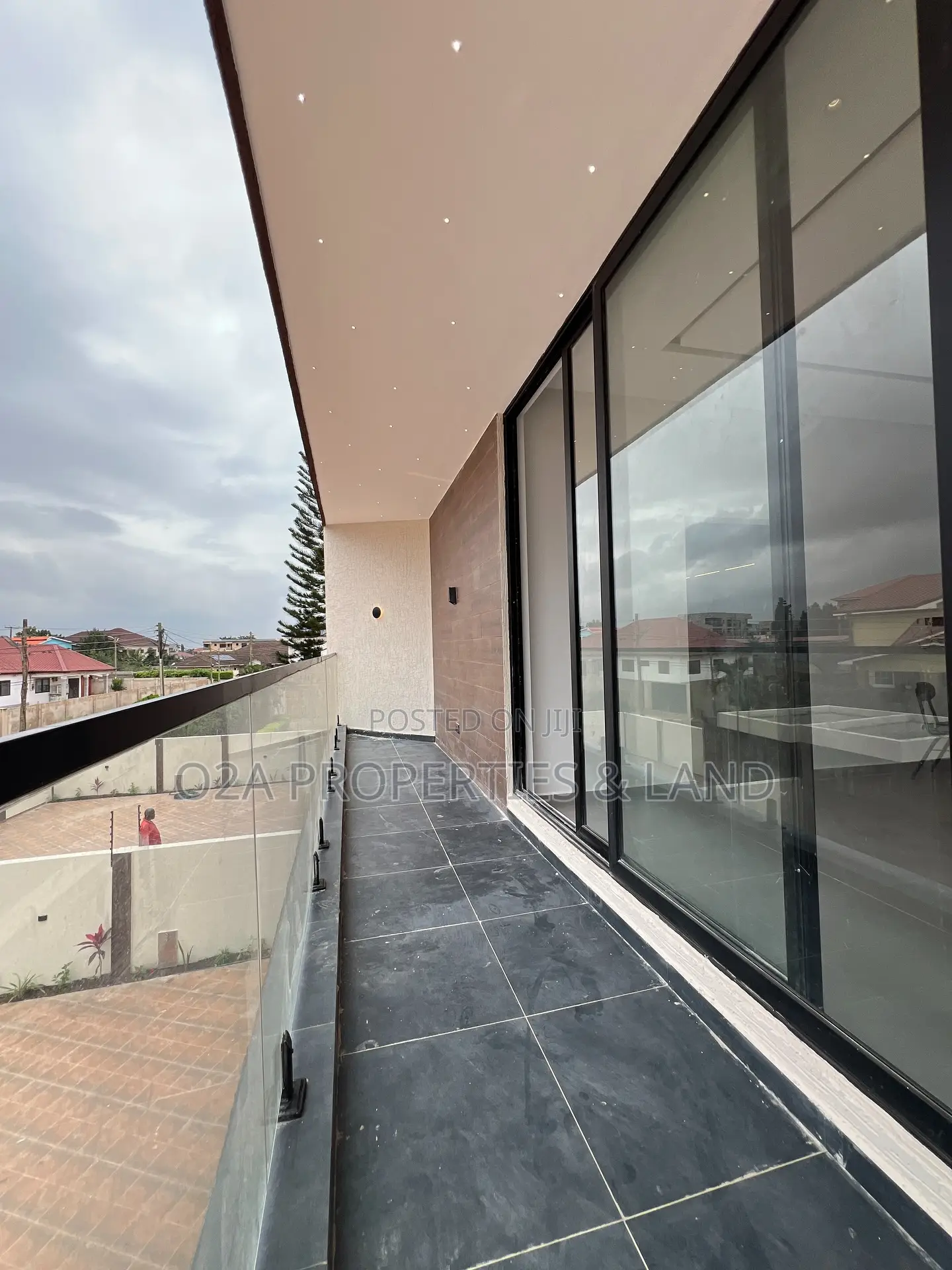 5bdrm House in Adenta, Barrier for sale in Barrier