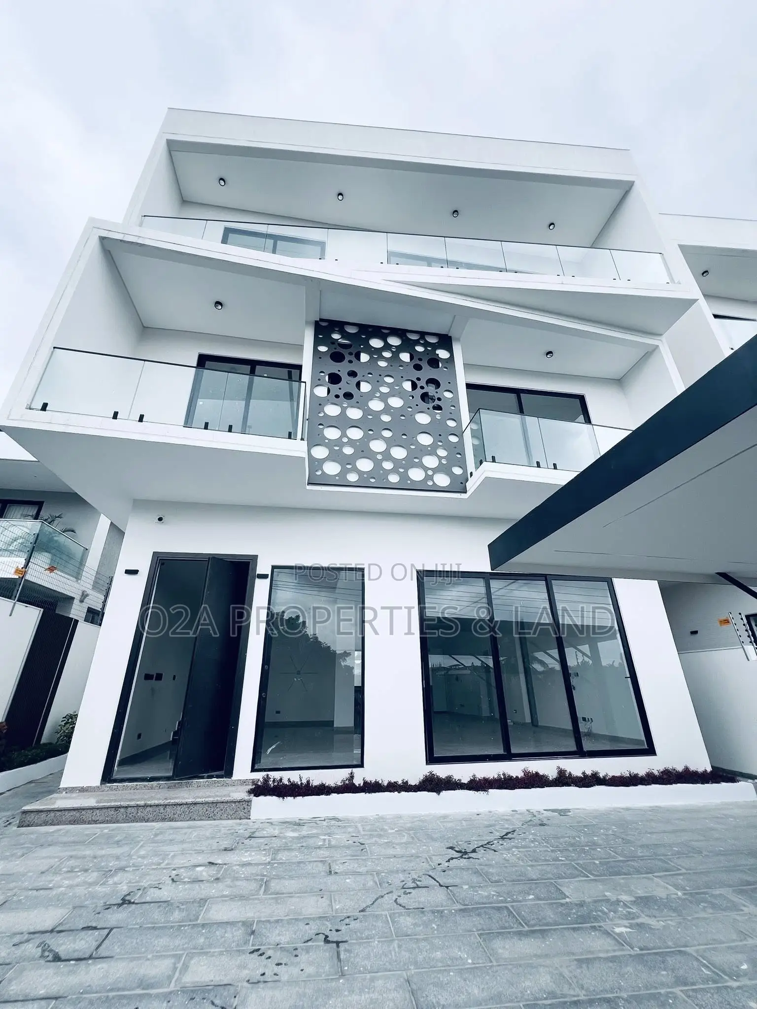 4bdrm House in East Legon, A&C Mall Area for sale in A&C Mall Area