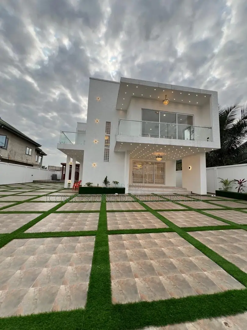 5bdrm House in Adenta, School Junction for sale in School Junction