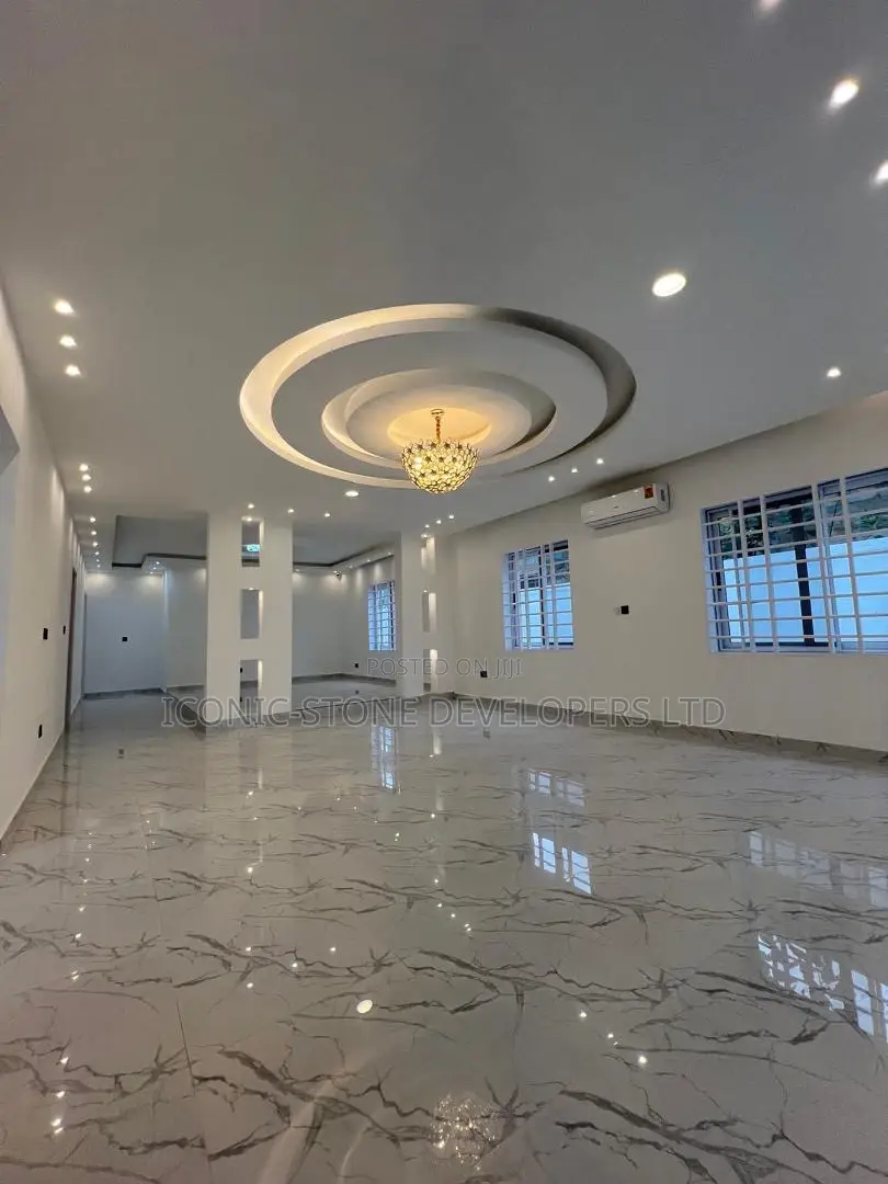 5bdrm House in Adenta, School Junction for sale in School Junction
