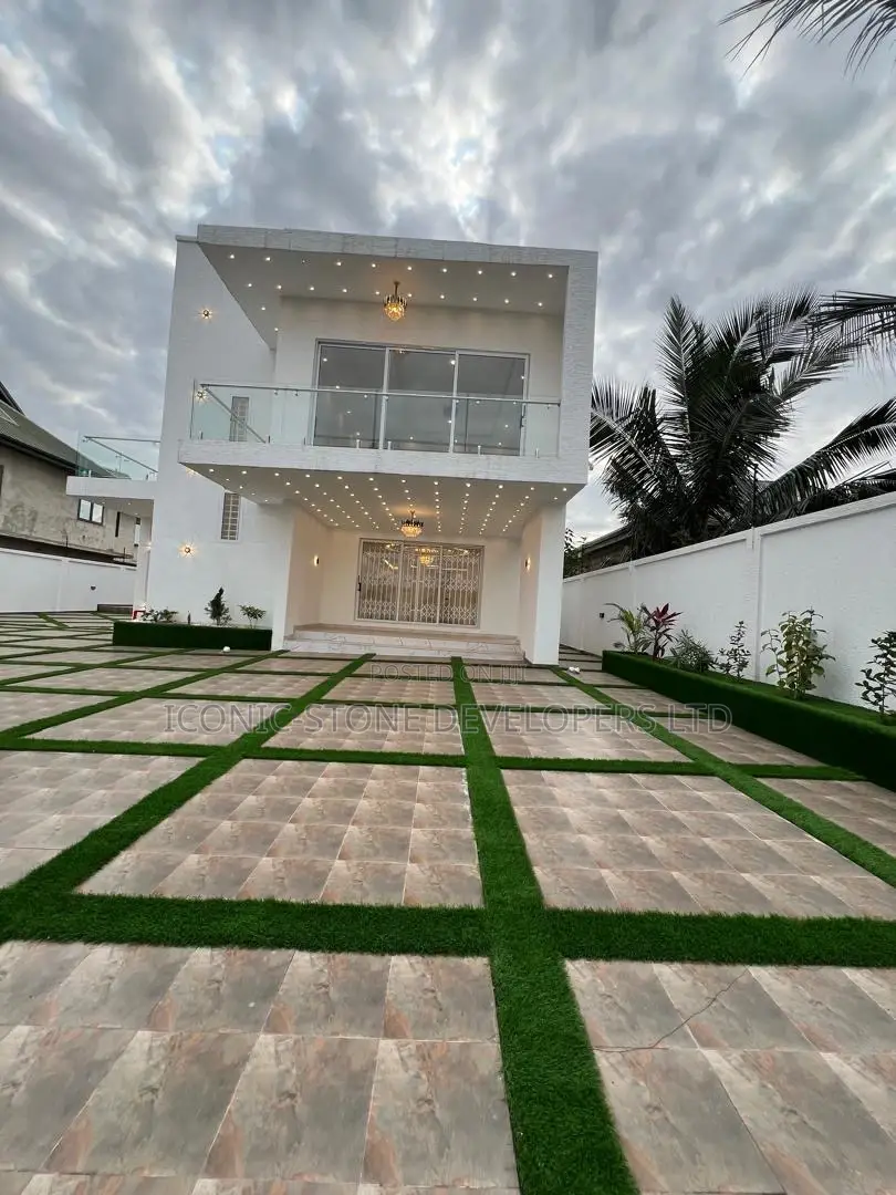 5bdrm House in Adenta, School Junction for sale in School Junction