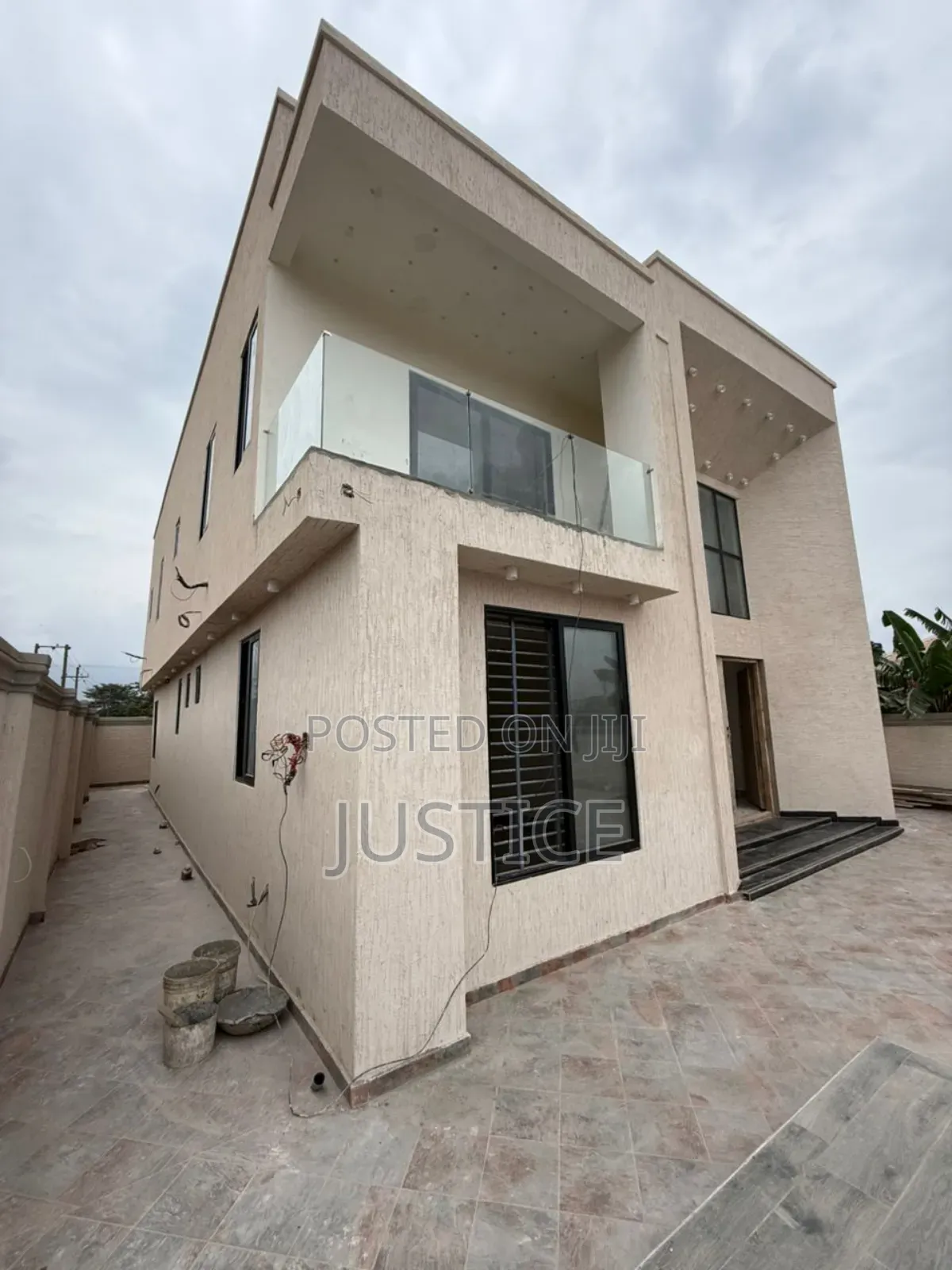 5bdrm House in Adenta for sale in Adenta