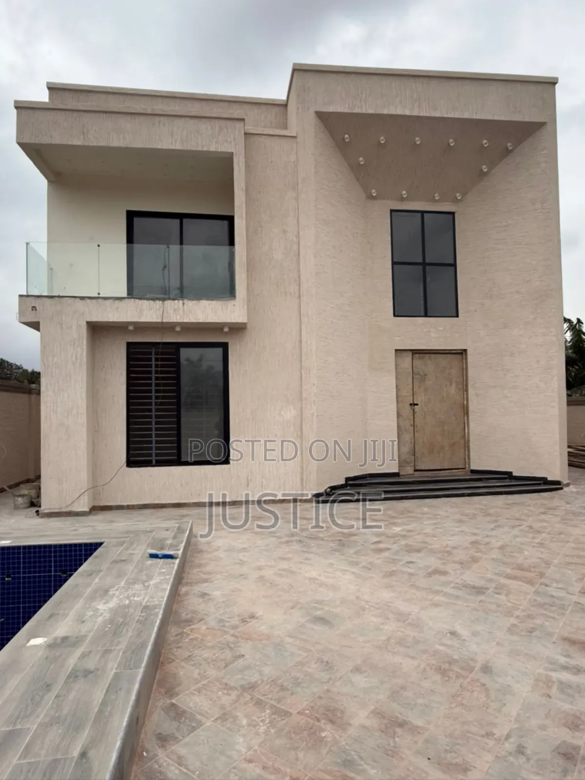 5bdrm House in Adenta for sale in Adenta