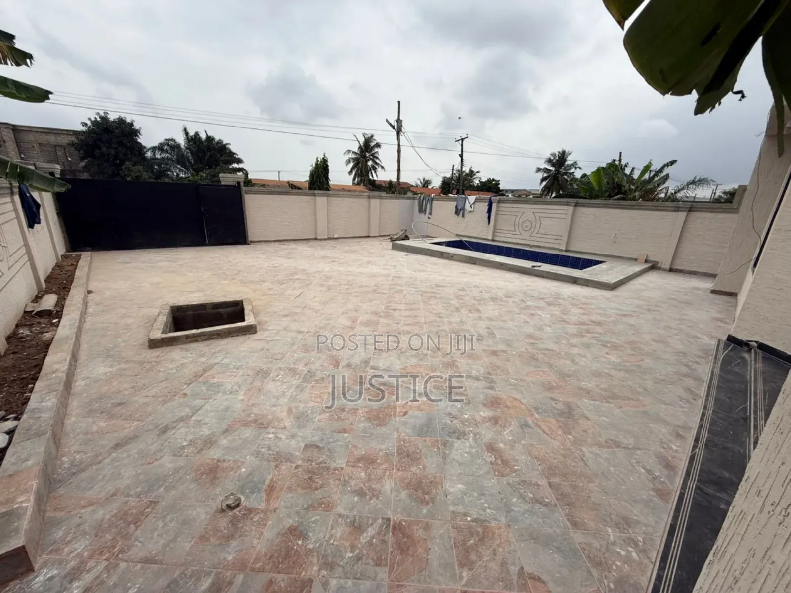 5bdrm House in Adenta for sale in Adenta