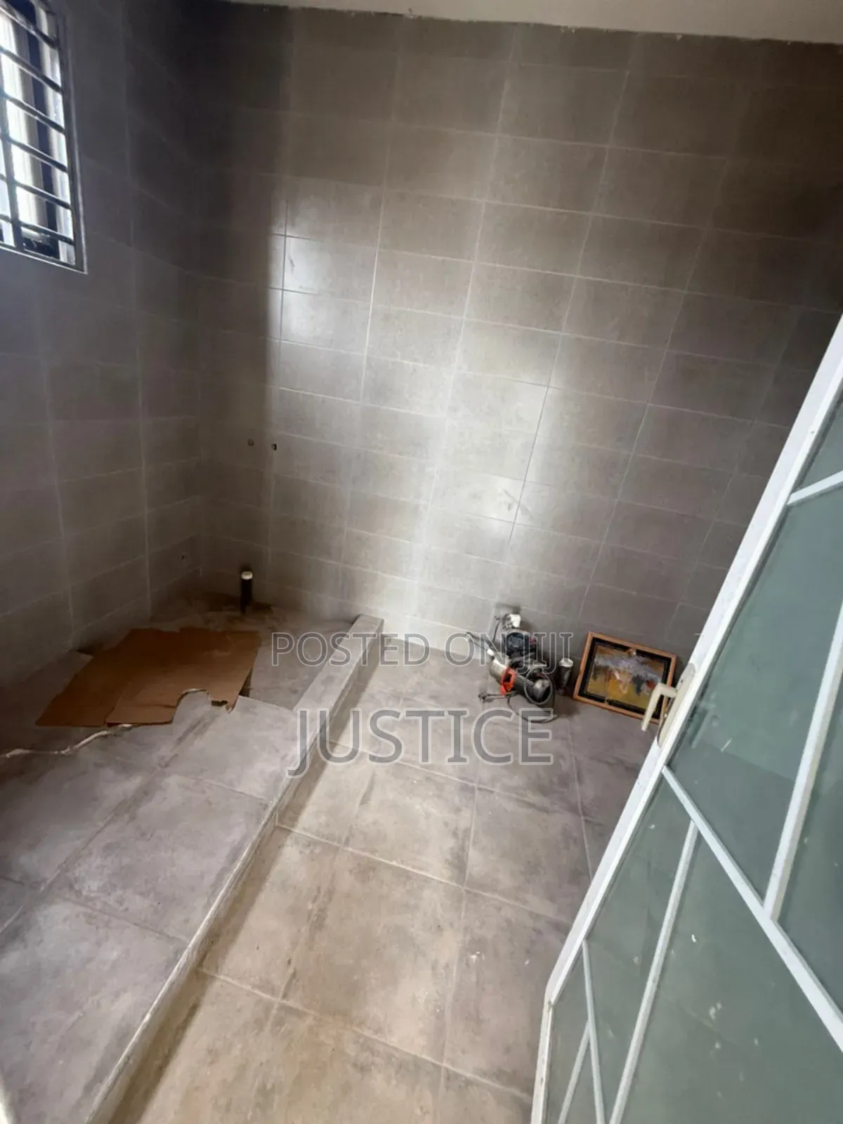 5bdrm House in Adenta for sale in Adenta