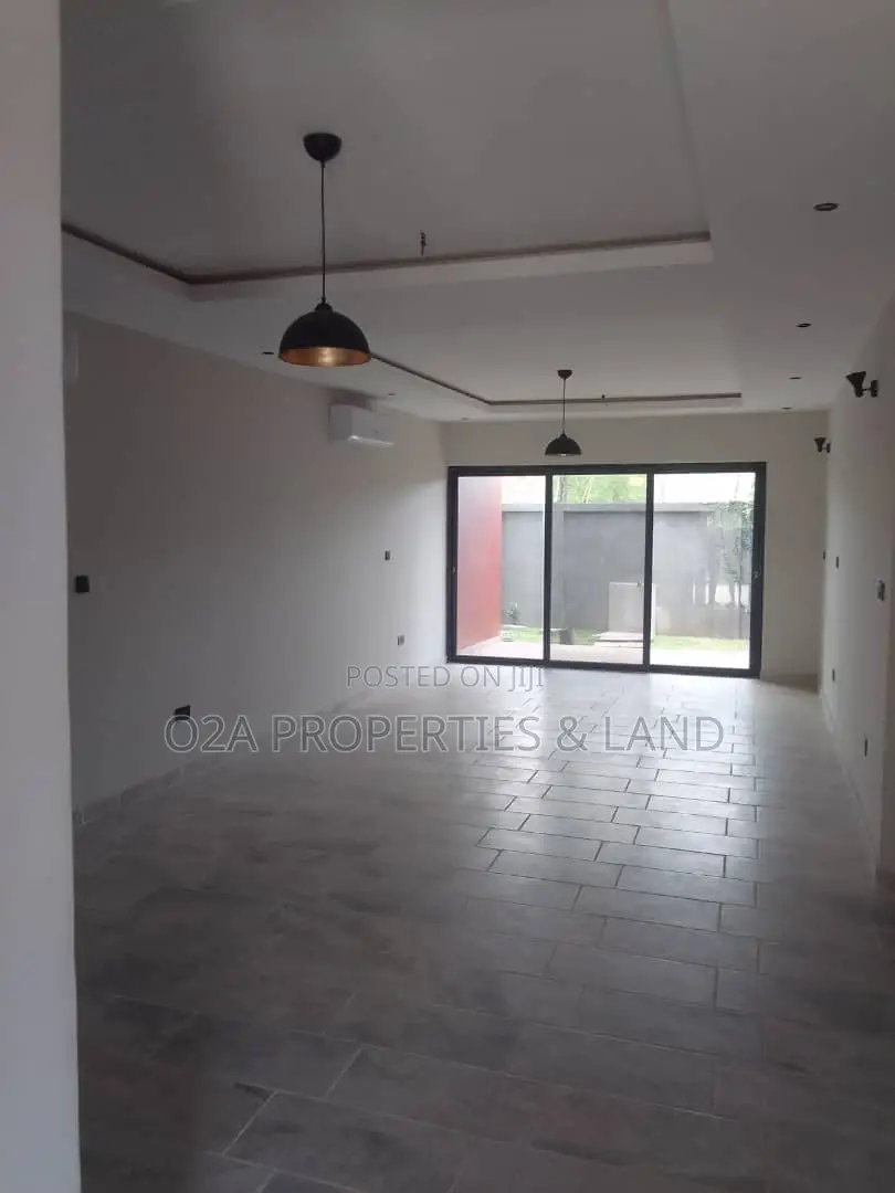 3bdrm House in Tema, Community 25 for sale in Community 25