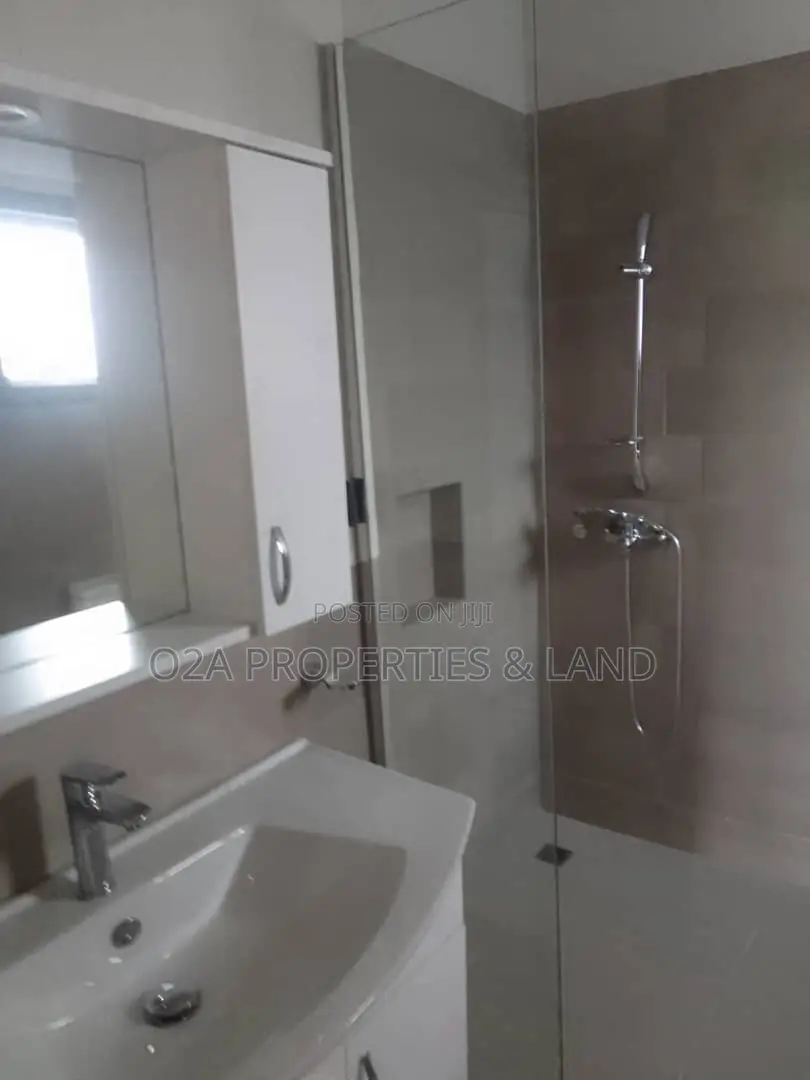 3bdrm House in Tema, Community 25 for sale in Community 25