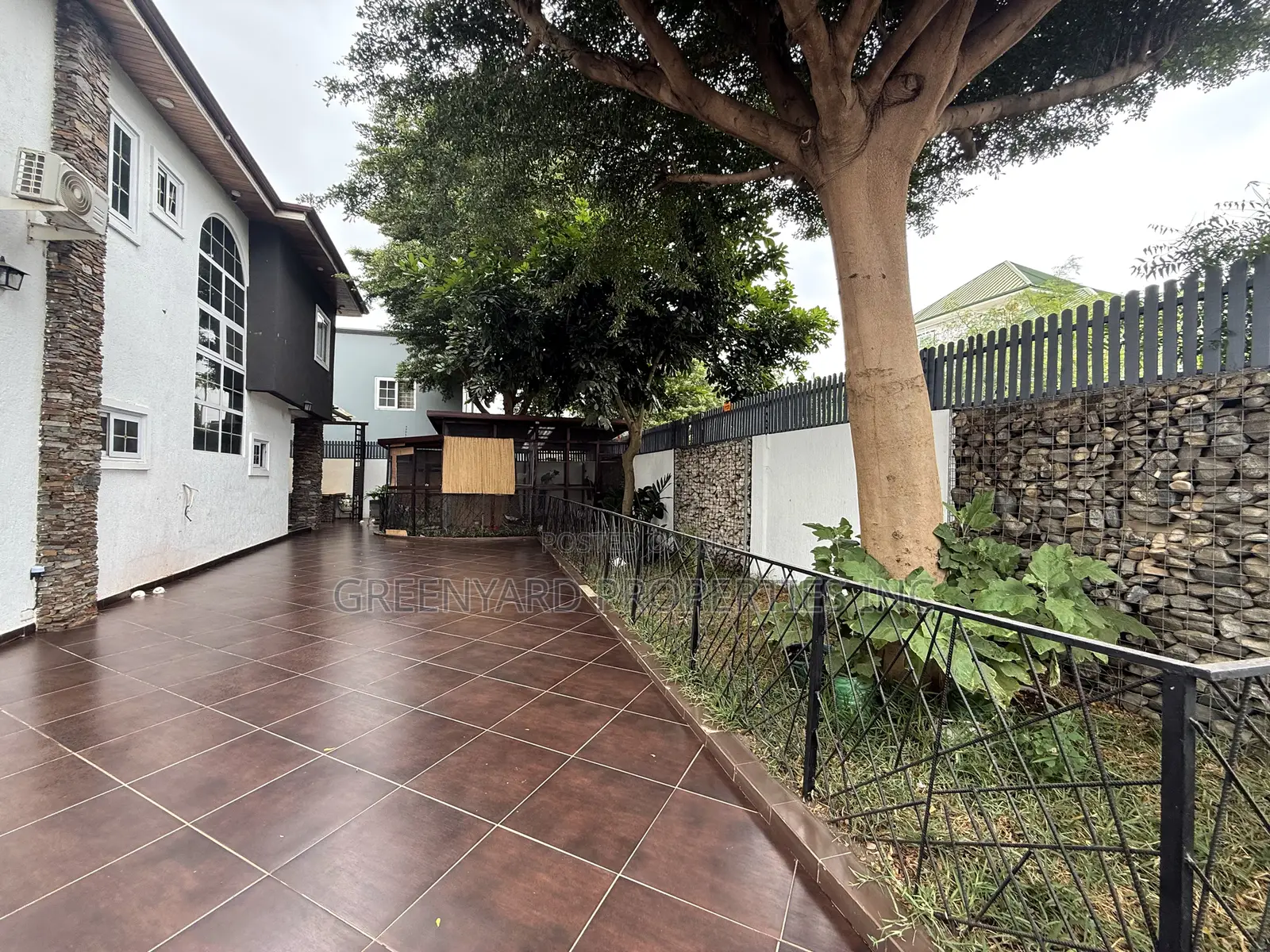 5bdrm House in American House, East Legon for rent in East Legon