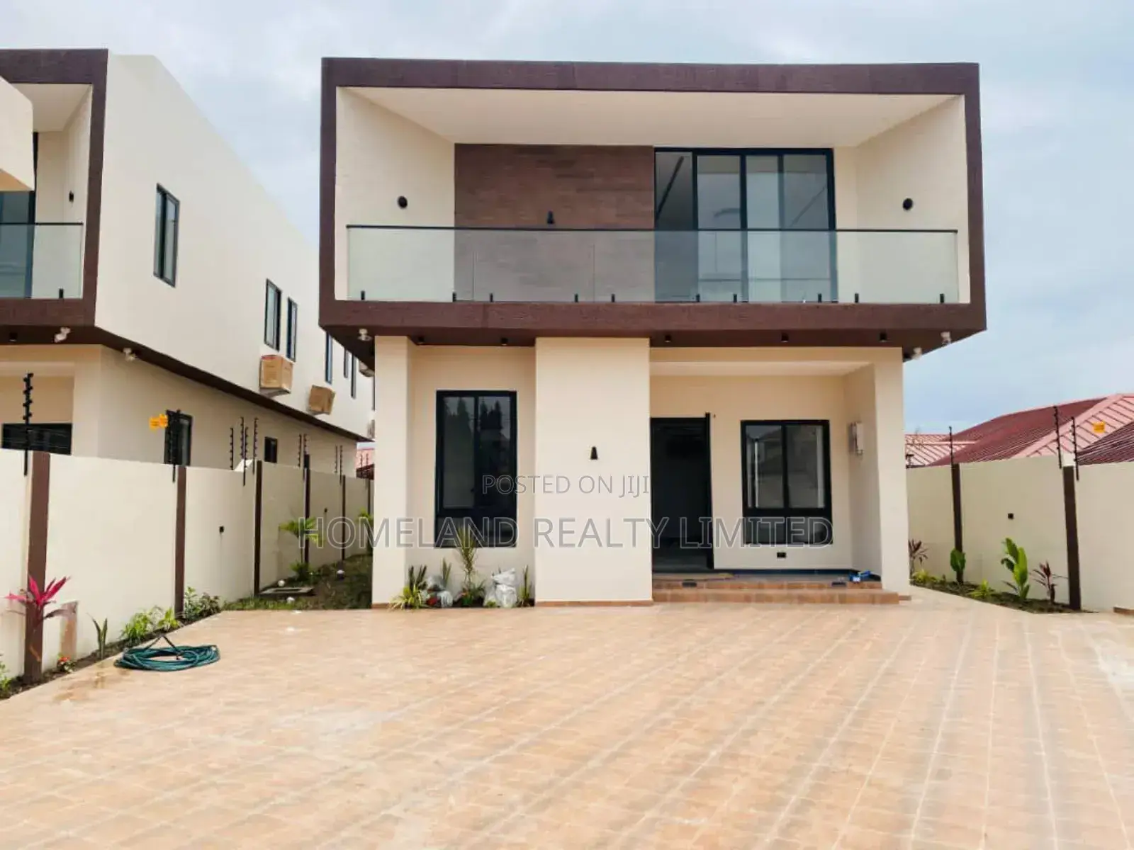 5bdrm Duplex in Oyarifa Crossing for sale in Oyarifa