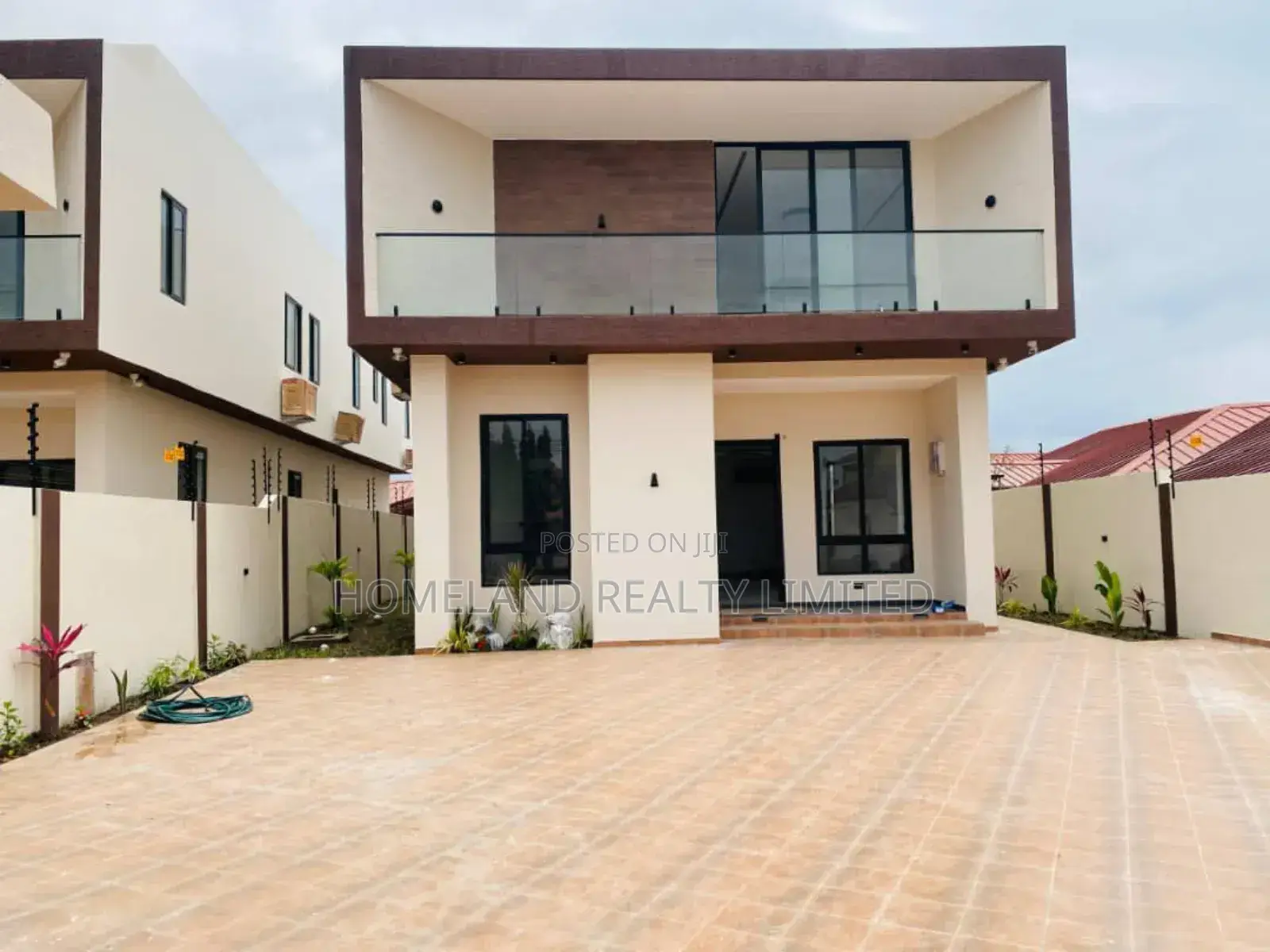 5bdrm Duplex in Oyarifa Crossing for sale in Oyarifa