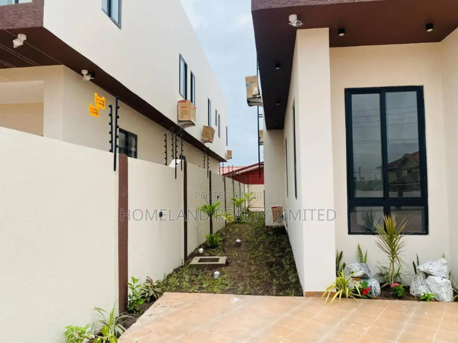 5bdrm Duplex in Oyarifa Crossing for sale in Oyarifa