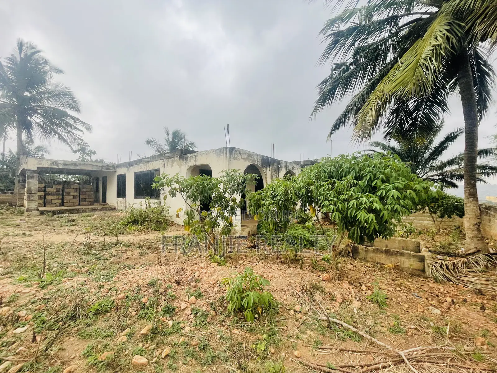 4bdrm House in Franjie Realty, Weija for sale in Weija