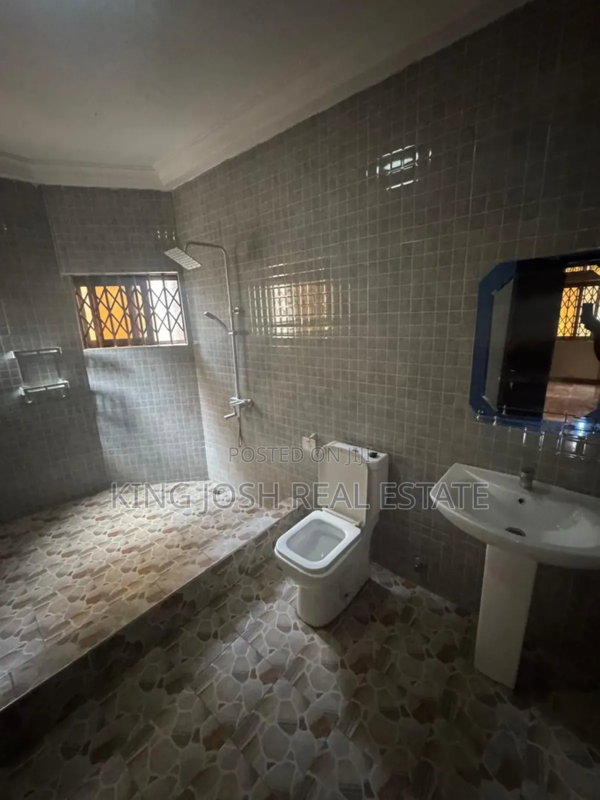 3bdrm Apartment in Lashibi, Klagon, Spintex for rent in Spintex