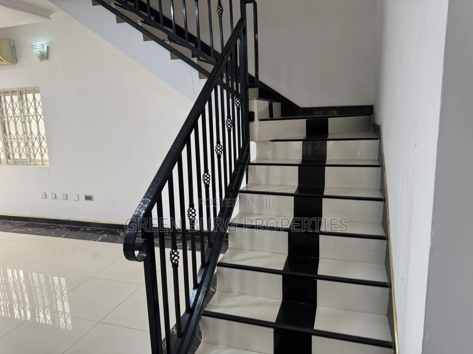 4bdrm Townhouse / Terrace in Cantonments for rent in Cantonments