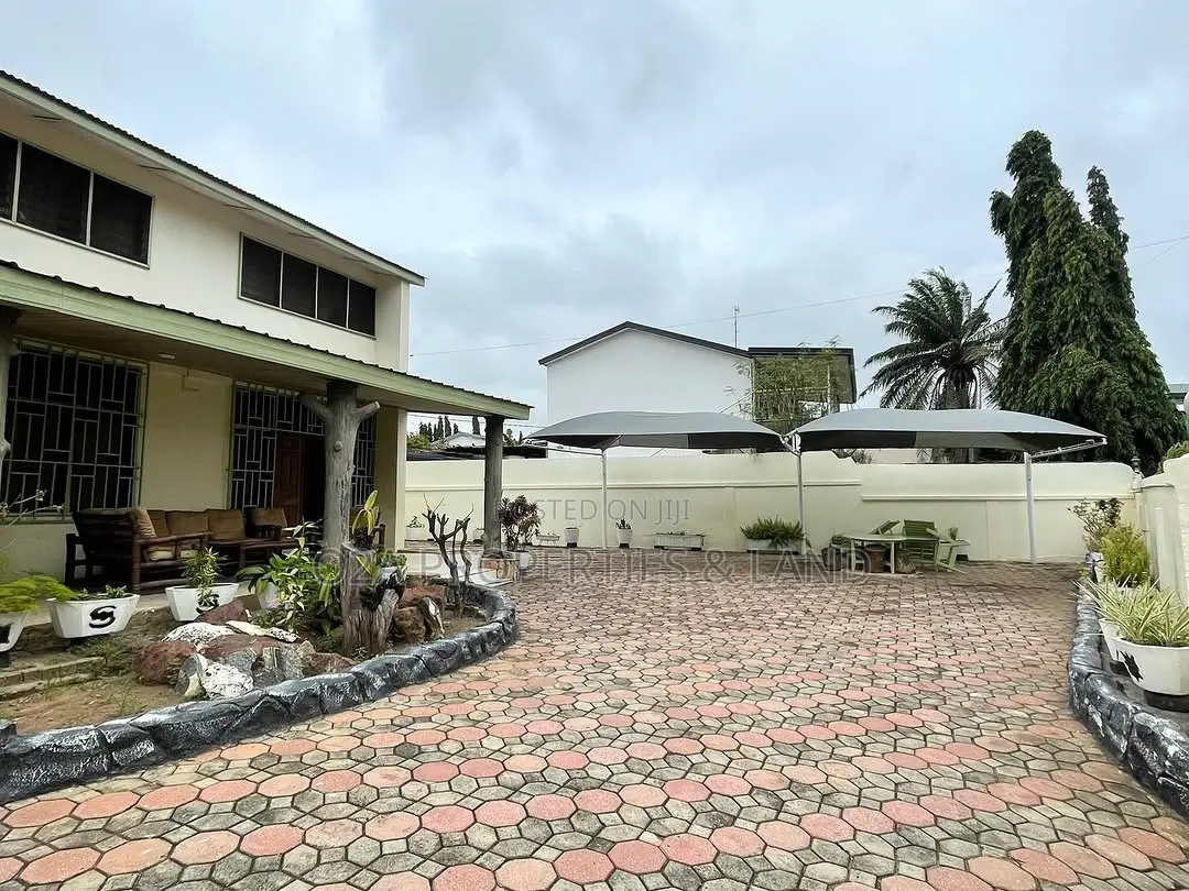 5bdrm House in Kanda, Accra Metropolitan for sale in Accra Metropolitan
