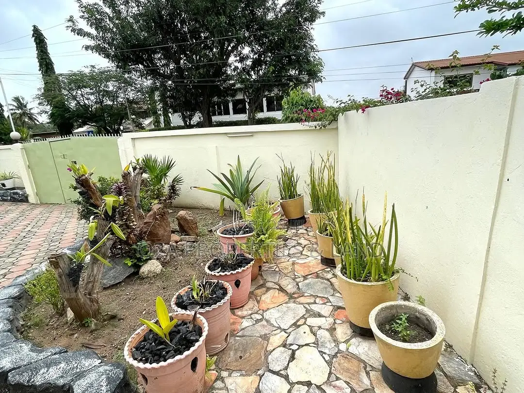 5bdrm House in Kanda, Accra Metropolitan for sale in Accra Metropolitan