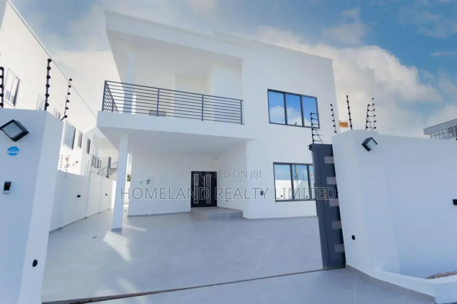 4bdrm Duplex in Papafio Hills Road for sale in Accra Metropolitan