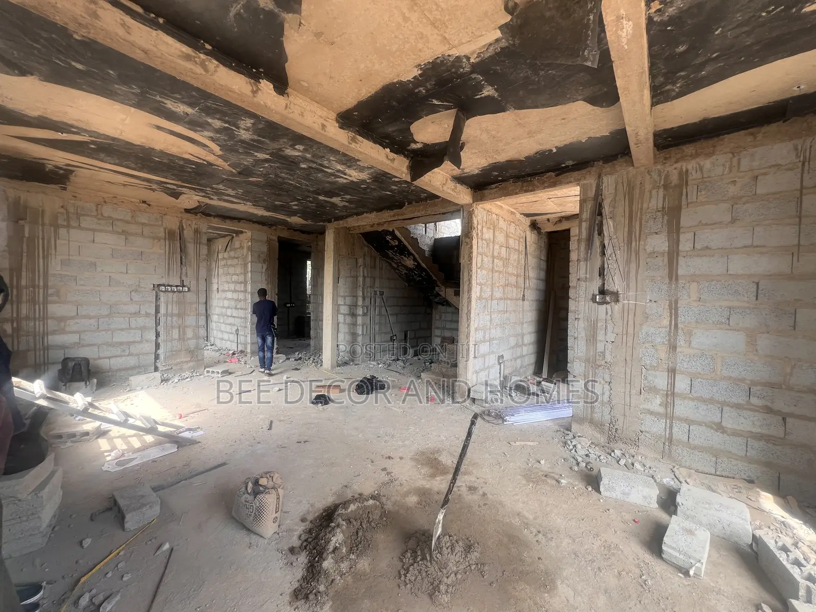 4bdrm House in Bee Decor & Homes, Old Ashomang for sale in Old Ashomang