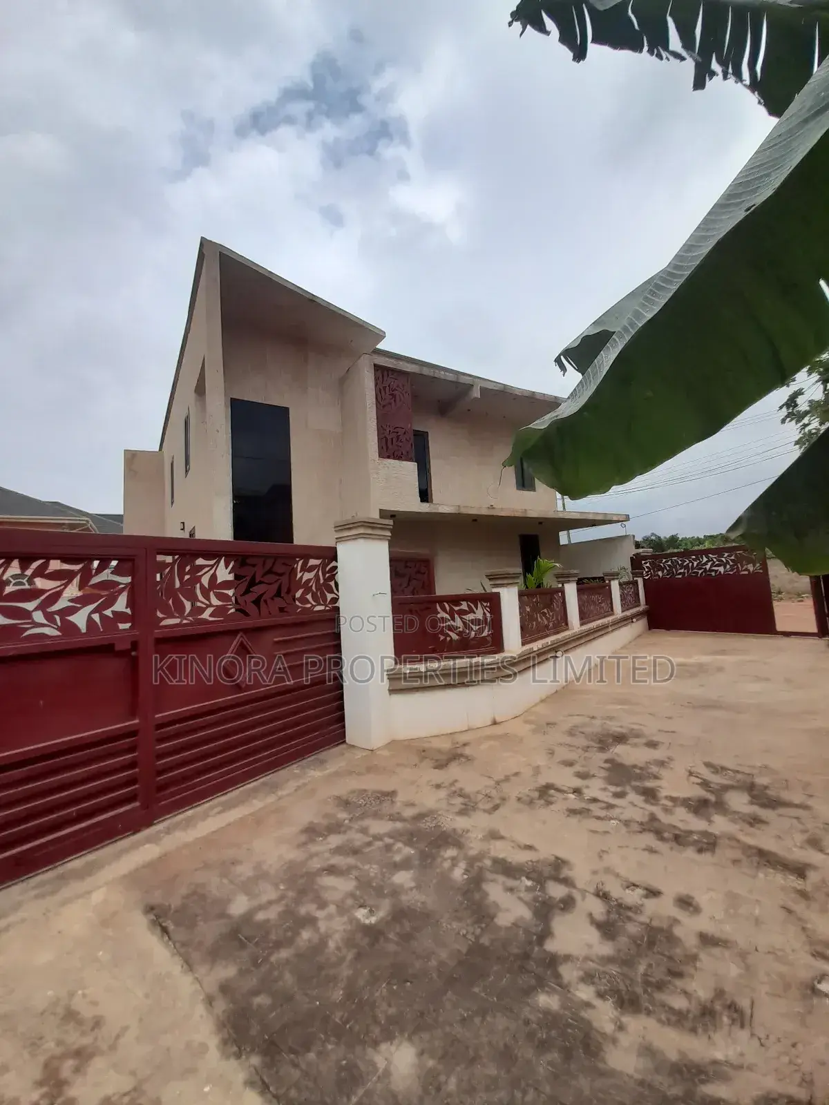 4bdrm Duplex in Hatso, Haatso for sale in Haatso