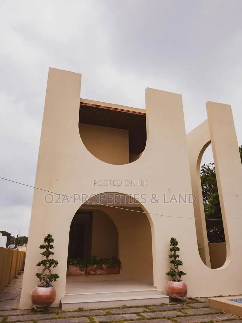 4bdrm House in East Legon, American House for sale in American House