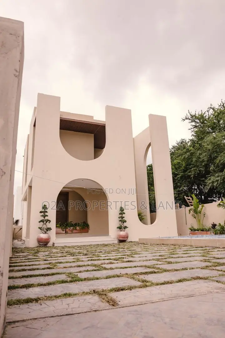 4bdrm House in East Legon, American House for sale in American House