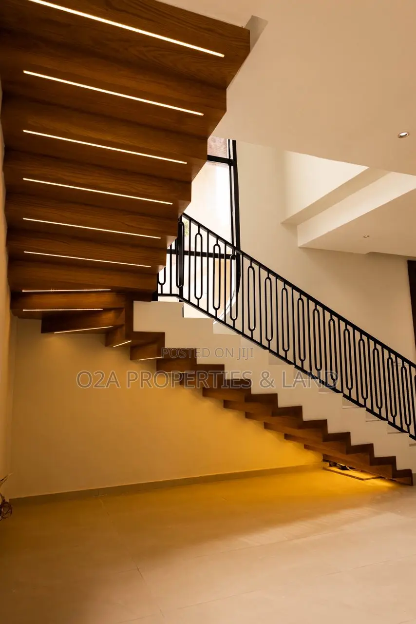 4bdrm House in East Legon, American House for sale in American House