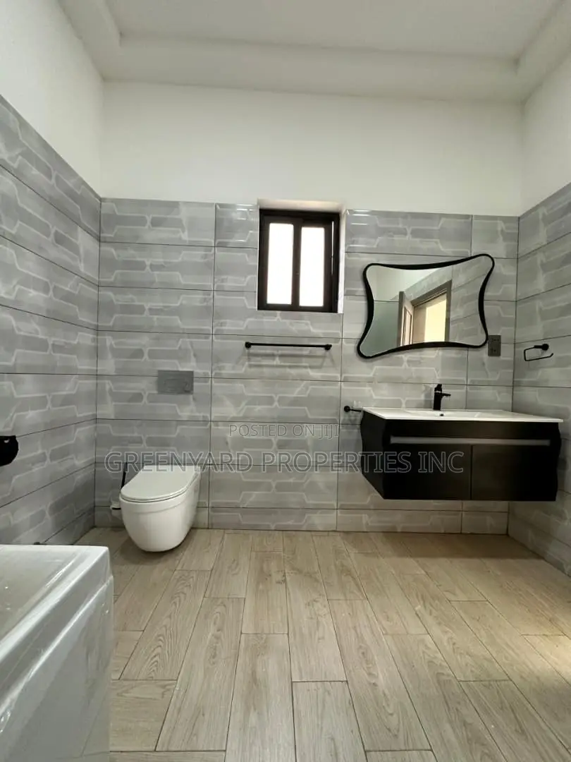 5bdrm House in Hills, East Legon for sale in East Legon