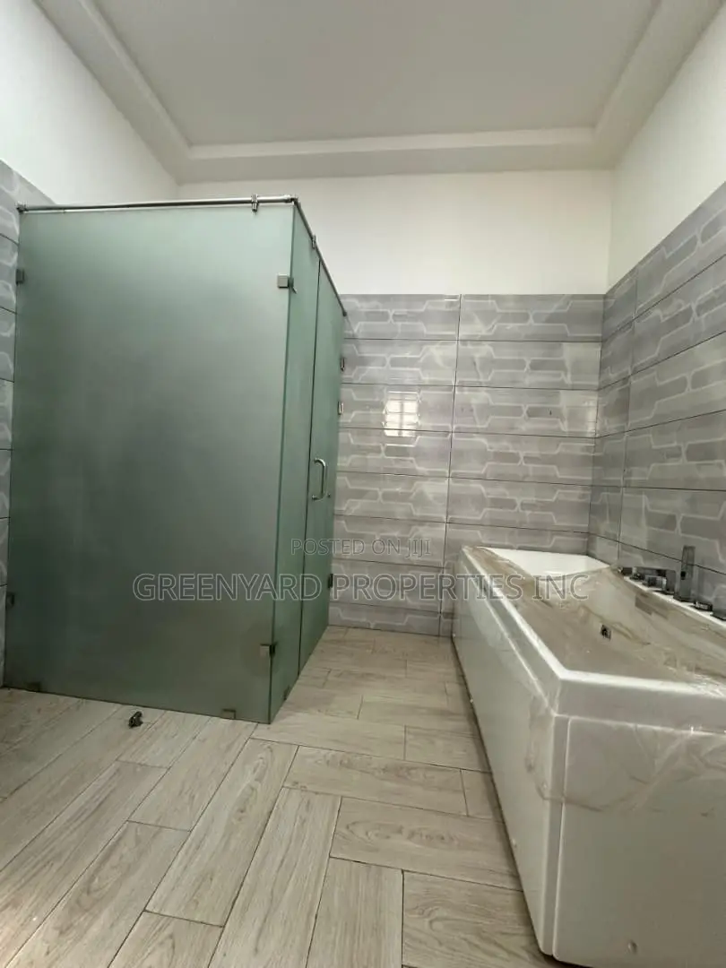 5bdrm House in Hills, East Legon for sale in East Legon