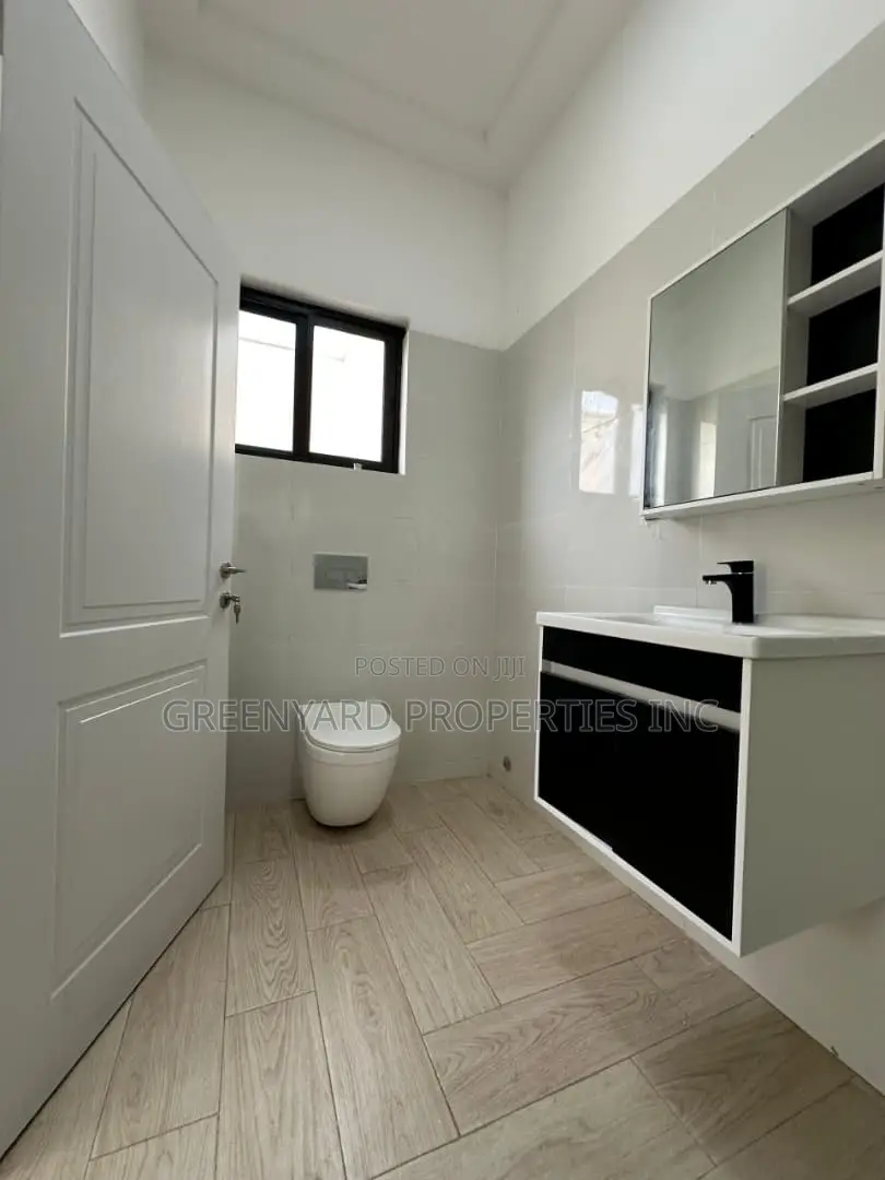 5bdrm House in Hills, East Legon for sale in East Legon