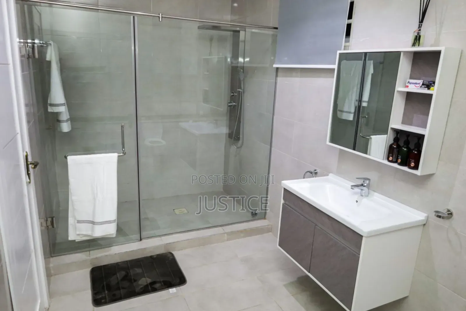 Furnished 3bdrm House in East Airport for rent in Airport Residential Area