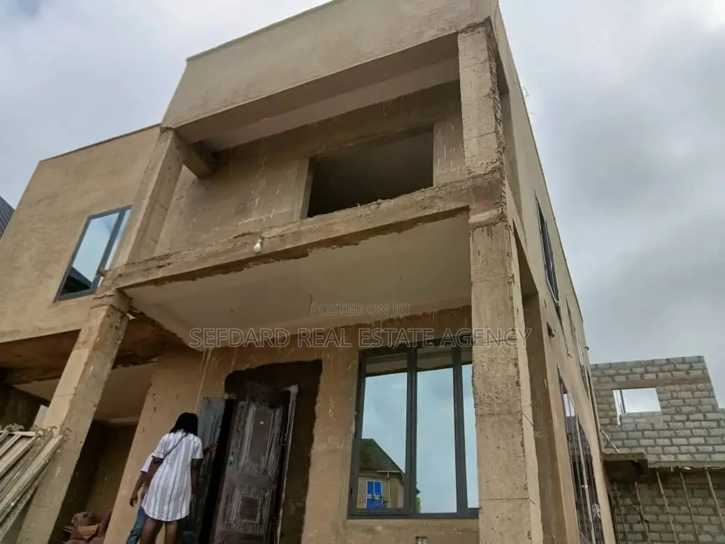 4bdrm Duplex in Kwabenya for sale in Kwabenya
