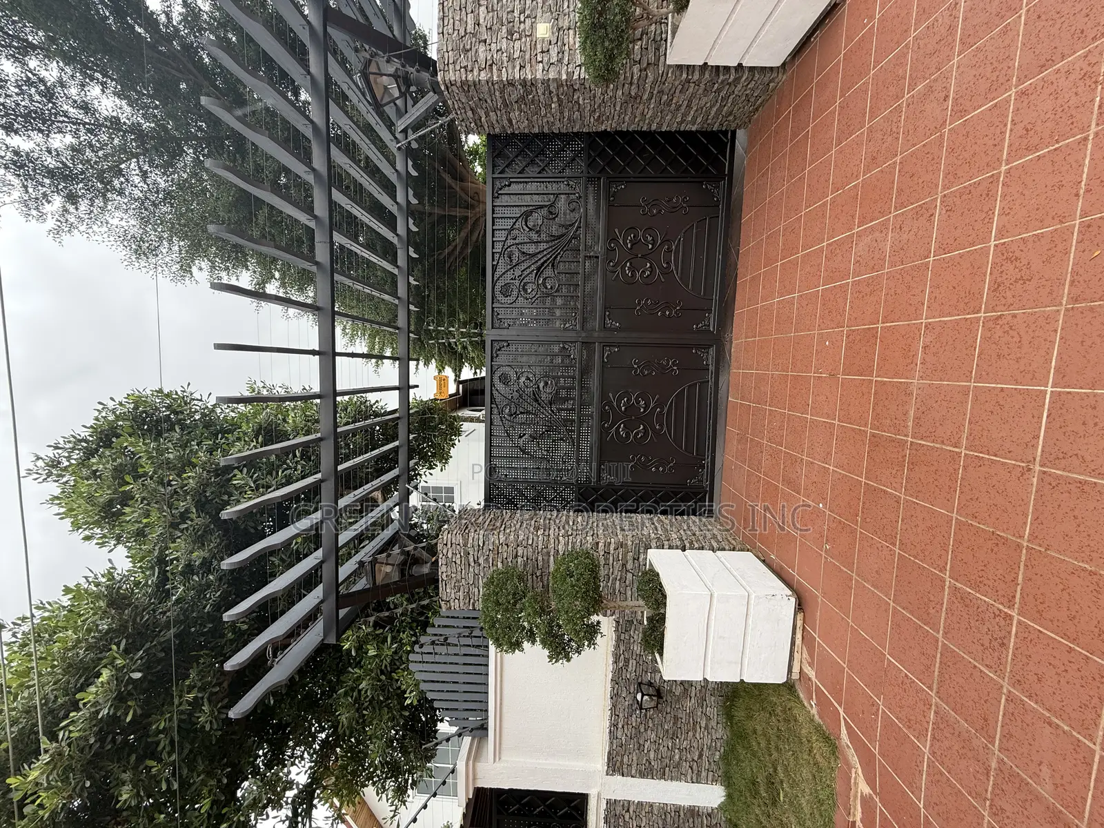 5bdrm Mansion in American House, East Legon for sale in East Legon