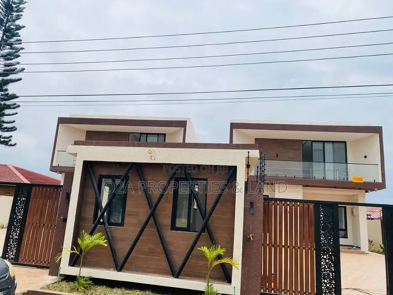 4bdrm House in Oyarifa Crossing, Ghana Flag for sale in Ghana Flag